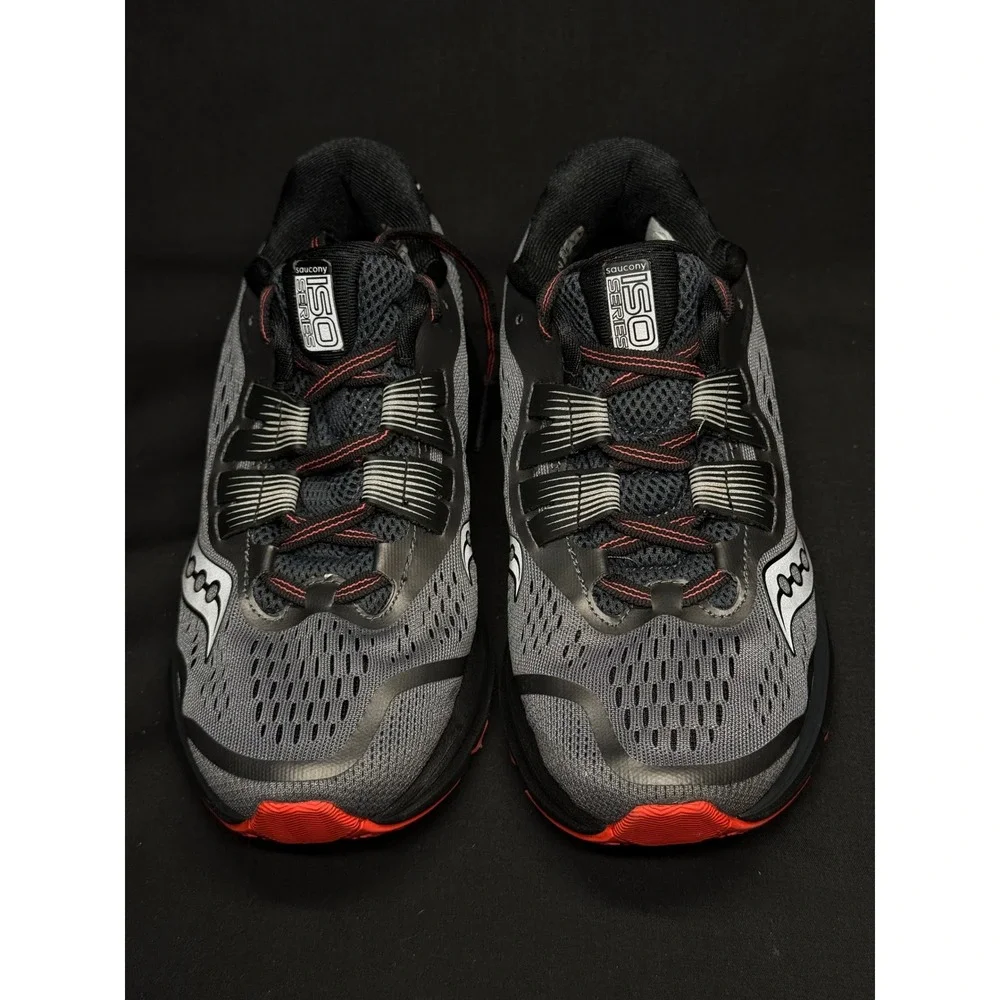 Saucony runs black